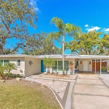 The Modern Palms Few Mins From Downtown Tampa Ybor City